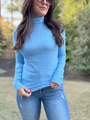 *DOORBUSTER* / Rae Ribbed Lightweight Turtleneck Sweater (Blue)