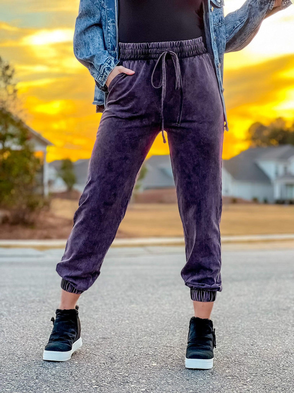 No Worries Mineral Joggers (Blackberry)